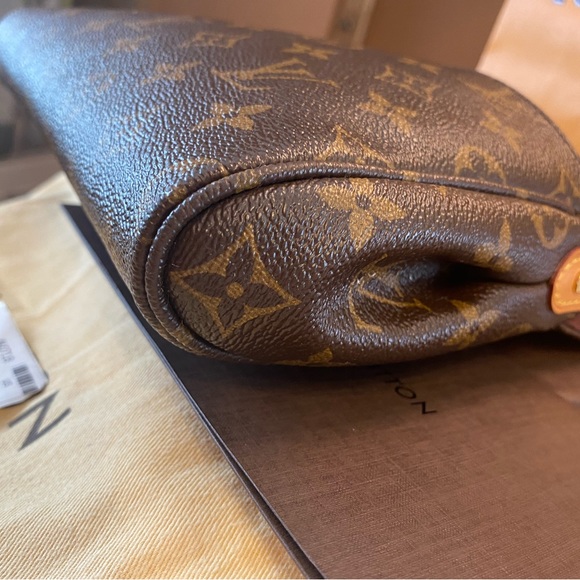 SOLD !!!AUTHENTIC 💎Louis Vuitton Monogram Favorite MM. - Picture 8 of 17